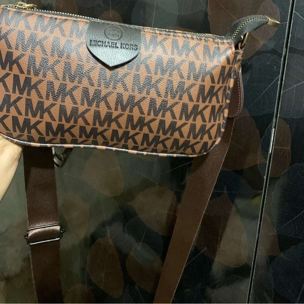 Michael Kors Cross Body Bag🫶🏻🟤🤎 - Picture 4 of 5